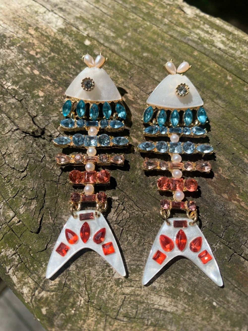 Beautiful rhinestone and resin fish earrings